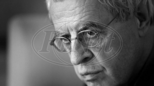 Preminuo Čarls Simić