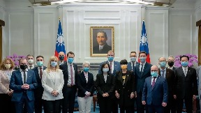 Odoleli pritisku Kine