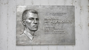 Spomen ploča Mladenoviću