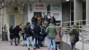 Omikron lukavo odnosi živote