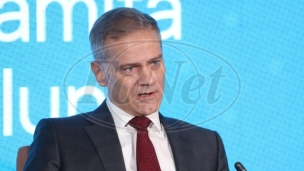 Mrak se svetlom pobeđuje