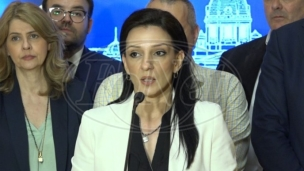 Vlast primorana na sednicu