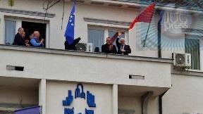 Zastava na zgradi Opštine