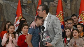 Vučić primio decu sa Kosova