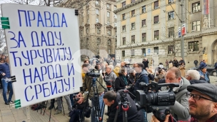 Počeo protest ispred suda