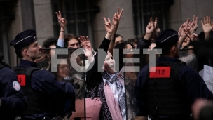 Rasturen protest na Sorboni