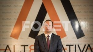 Koristiti ustavno ime zemlje