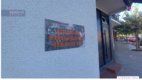 Plakati sa Vučićevim likom