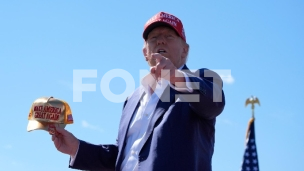 Tramp okrivio Bajdena i Haris