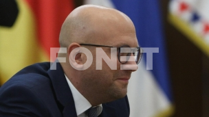 Kosovo samo da radi