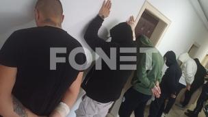 Povređena četiri policajaca 