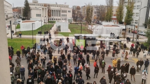 Policija odgurala građane 