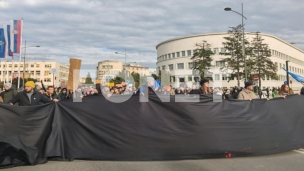 Bučno ispred gradske skupštine 