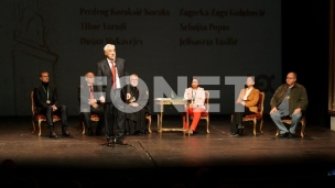 Učenici i studenti drže čas