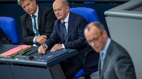 Anketa: Merc i Šolc izjednačeni