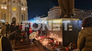 Sveće i cveće za stradale 
