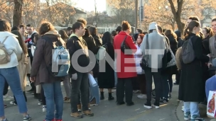 Studenti ispred Univerziteta