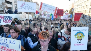 Vozač zaključao studente