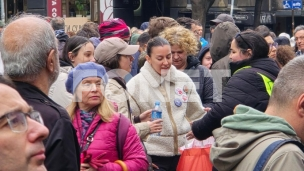 Sve više građana ispred RTS-a