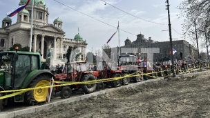Ispred Skupštine u 15 sati