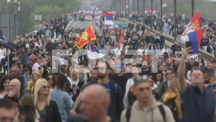 Kolone krenule ka Skupštini