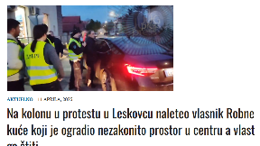Automobilom na demonstrante