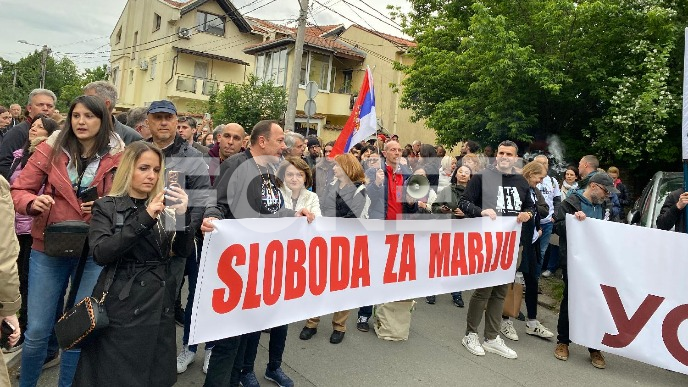 Marijina porodica ispred CZ