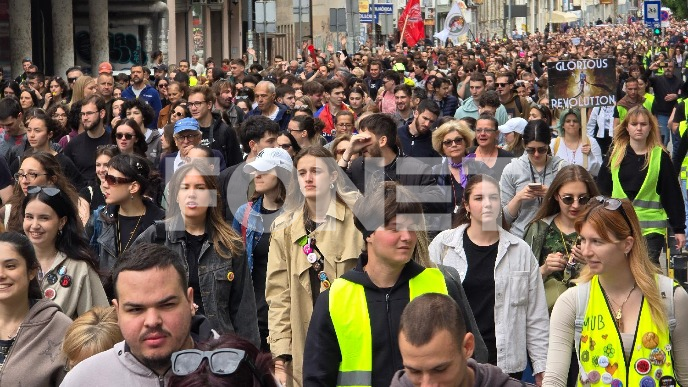 Građani se pridružuju koloni