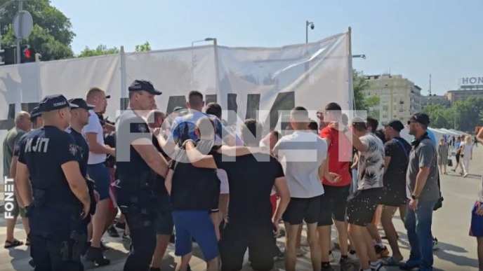 Transparent ispred Skupštine