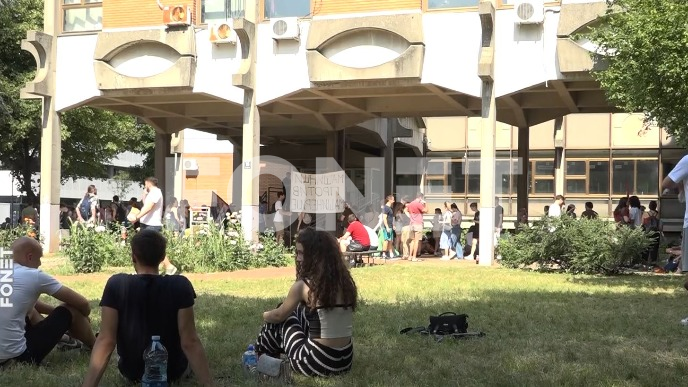 Pritvor za trojicu studenata