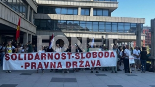 Protest i dalje traje