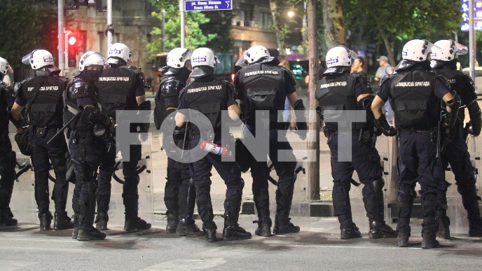 Povređeno 48 policajaca, 77 privedenih