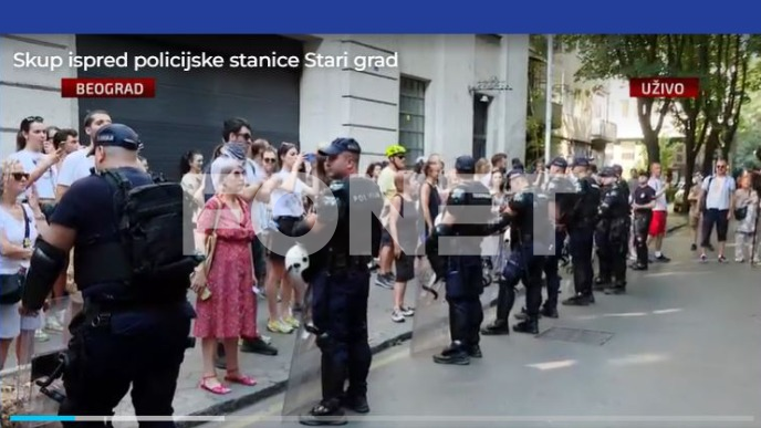 Građani ispred stanice