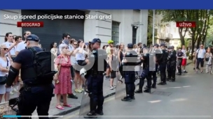 Građani ispred stanice