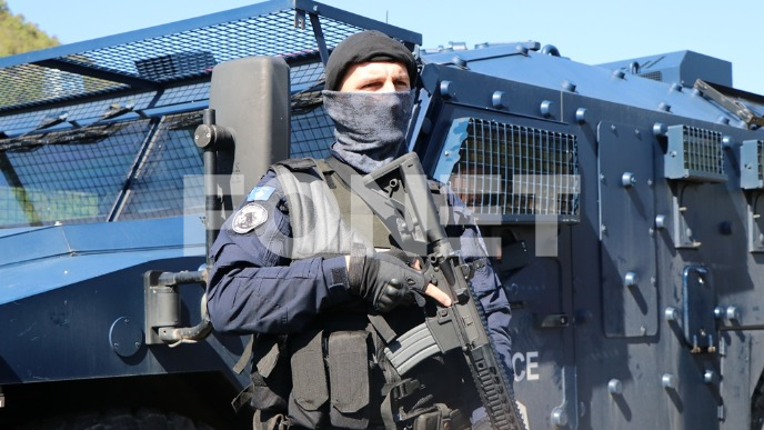 Produžen pritvor policajcu