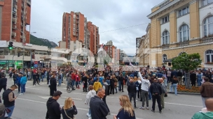 Užičani ispred suda i policije