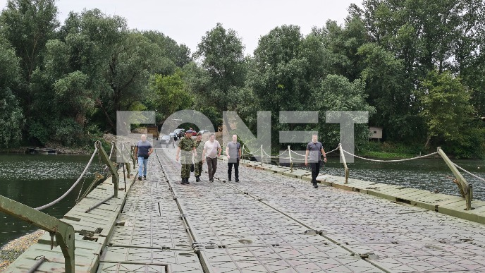 Pontonski most olakšava život