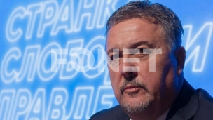 Vučić projektuje paranoju