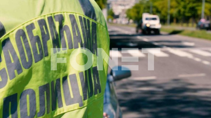 Vozilom udario policajca