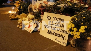 Na spomenik epitaf istine 