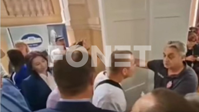 Sprečili ih da uđu u Skupštinu