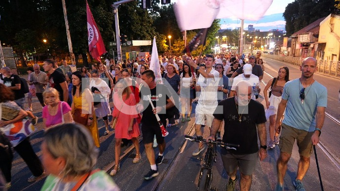 Građani u poseti Macutu