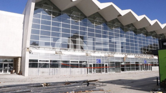 Istražiti pad nadstrešnice