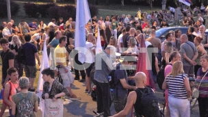 Okupljanje ispred Muzeja
