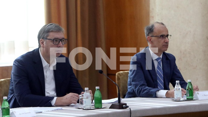 Vučić predstavlja pakete mera