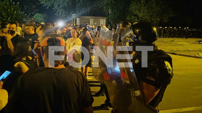 I večeras ispred fakulteta