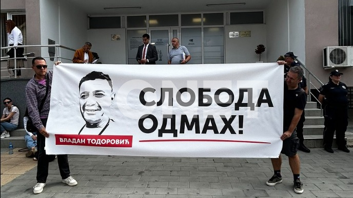 Skup ispred suda u Požegi