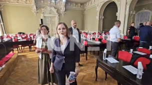 SNS napustio sednicu