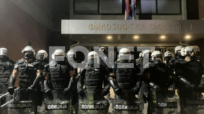 Policija da napusti kampus