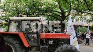 Skup podrške ispred suda 